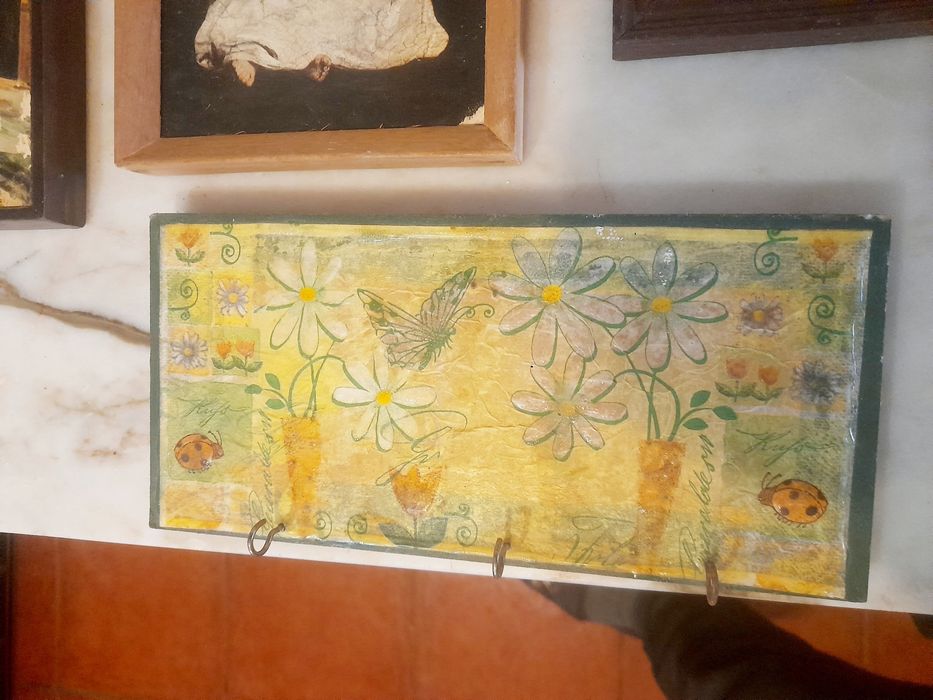 Set of Frames and Decorative Items444209804063559685