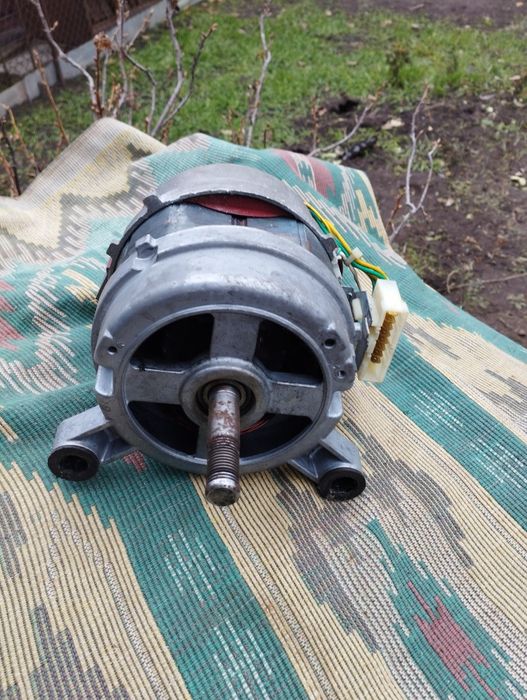 Продам  двигуни до пральної машини Індезід.