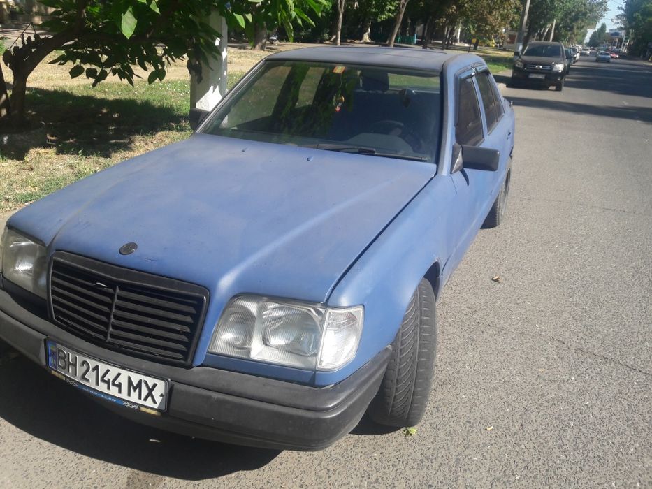 Mersedes-Benz e260 газ бензин 1988 года Plasti Dip
W124
