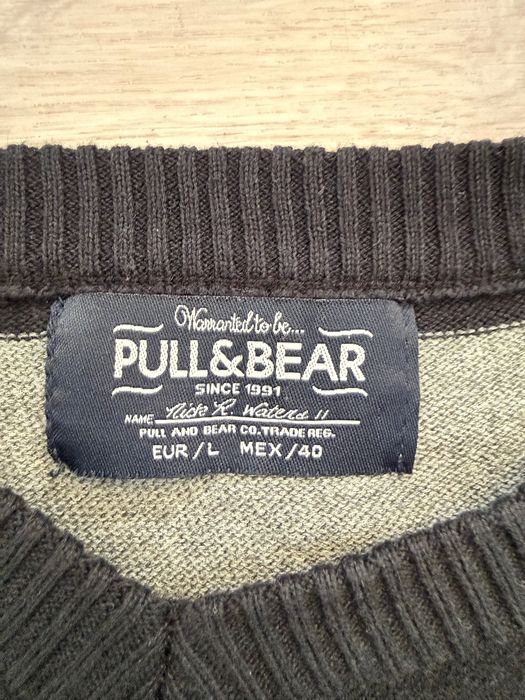 Sweter w paski, czarno szary męski sweter z dekoltem V Pull & Bear L