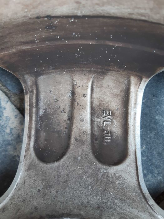 Felgi aluminiowe z oponami