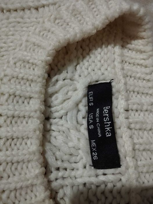 Camisola de malha branca da Bershka