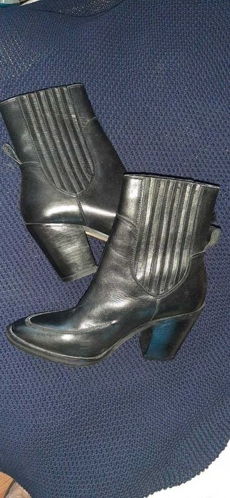 сапожки-казаки фирмы Esprit