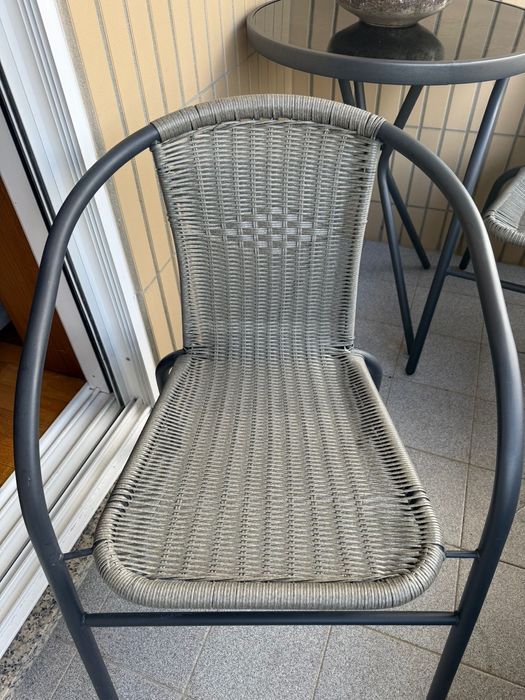 Mesa de jardim em estado de nova motivo da venda mudança.