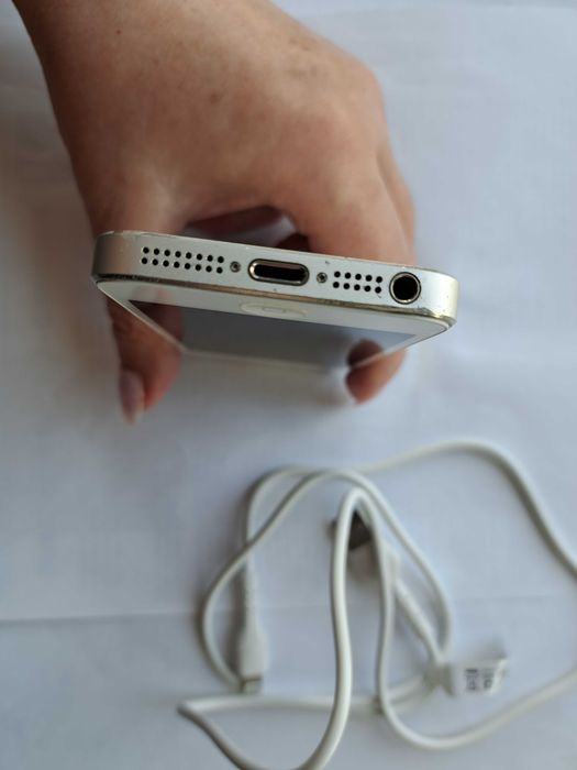 iPhone 5. 32Gb Silver  б/у.