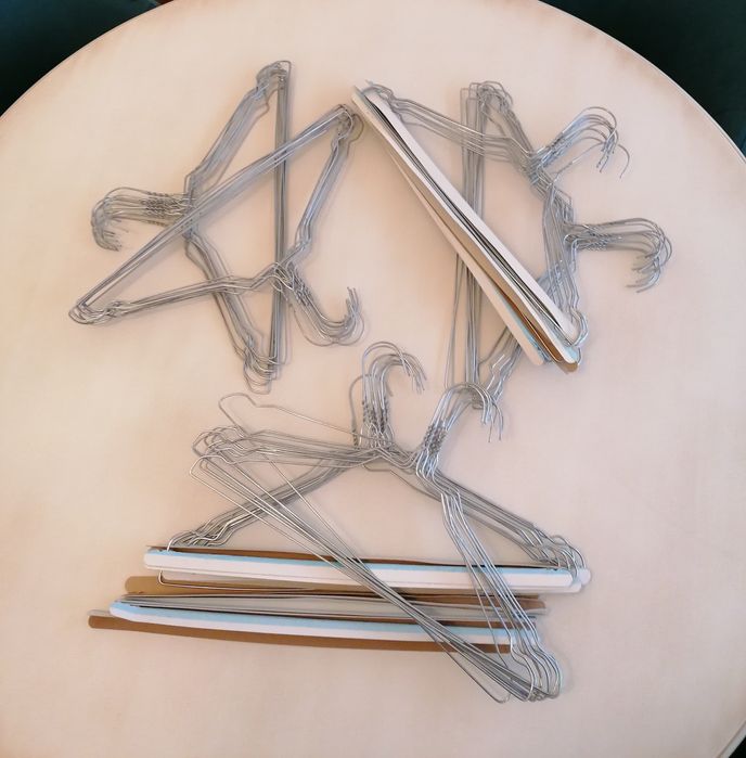 60 Cabides metálicos por 2€