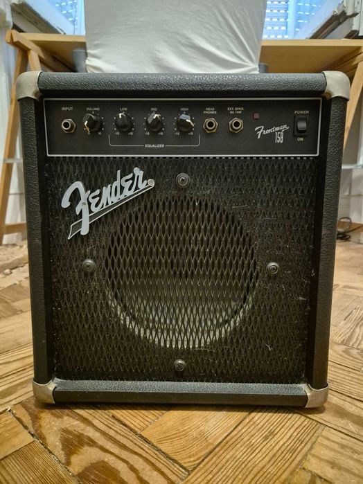 Amplificador para baixo e/ou guitarra Fender Frontman 15B