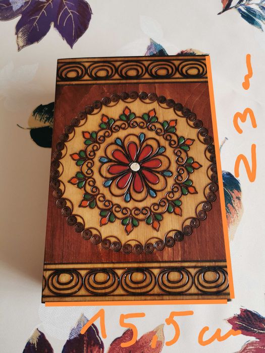 Drewniana szkatułka z lusterkiem, Mandala