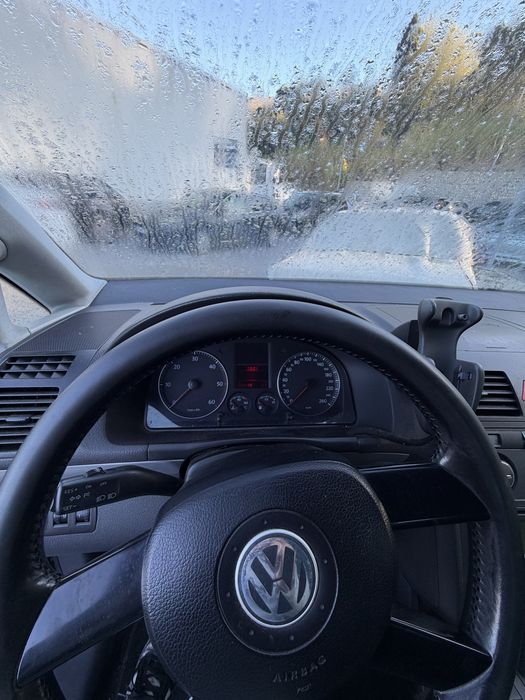 VW TOURAN 2.0 TDI – 7 lugares Sinistrada