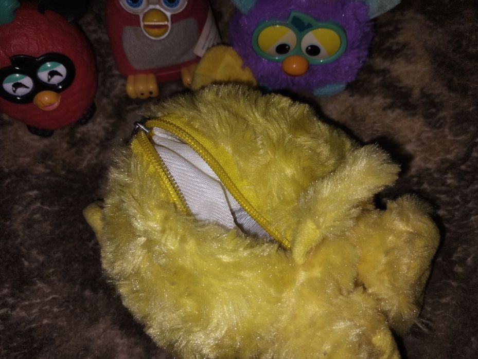 Interaktywne pingwinki Hatchmals i maskotki Furby