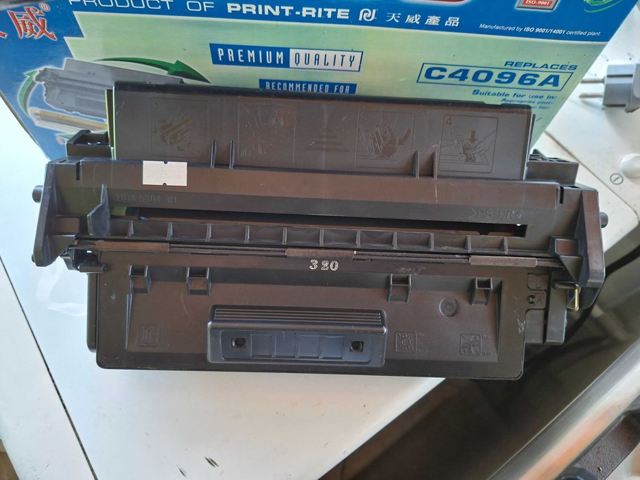 Продам картридж HP C4096A
