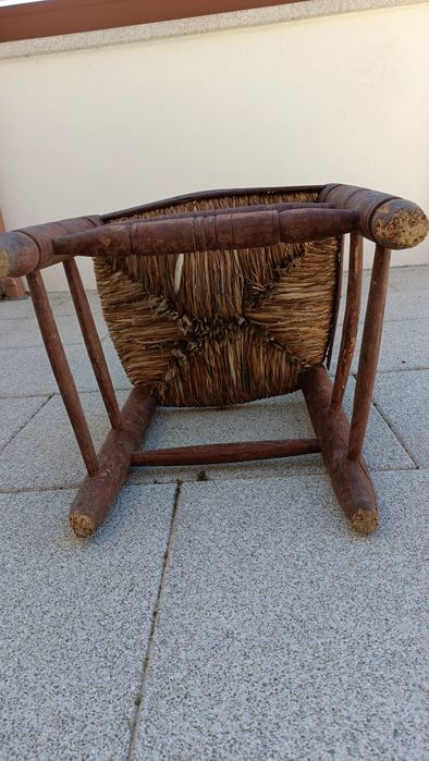 Cadeira antiga, rústica