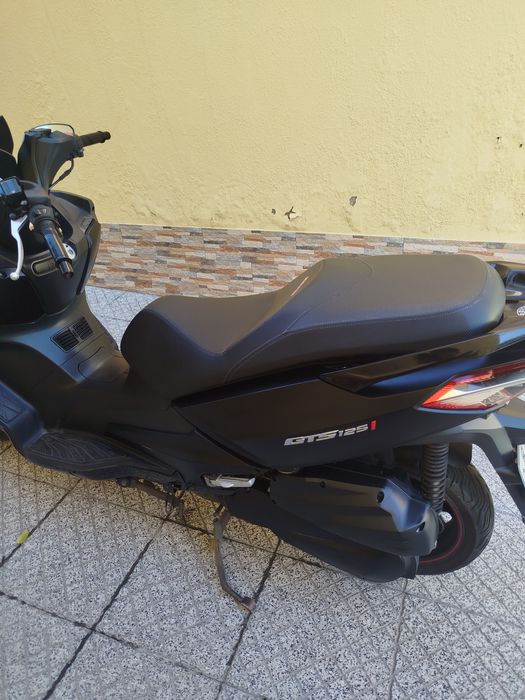 SYM GTS Sport 125
para 2 capacetes debaixo do banc