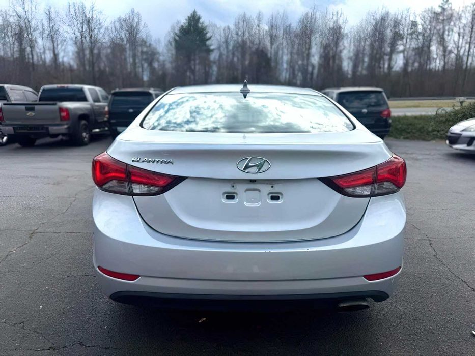 Hyundai Elantra Sport      2015
