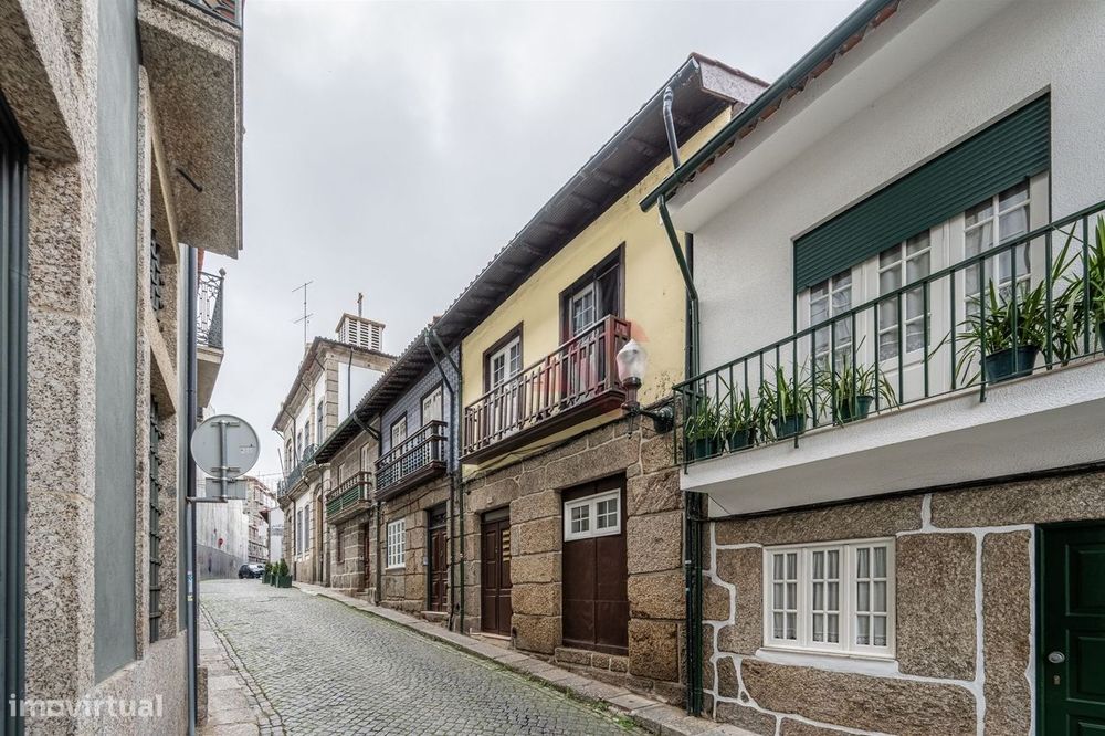 Prédio para Investimento composto por 3 T0 e 1 T1 | Rua Francisco Agra