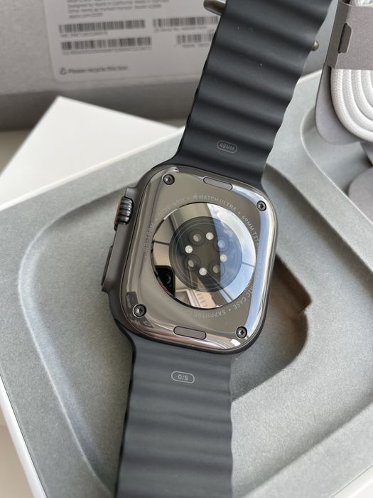 Apple Watch Ultra 2 Black 49 mm with Black Ocean Band (MX4P3LW/A)