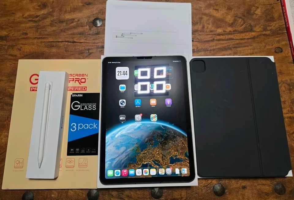 iPad Air 5 gen. 64GB M1 + Magic Keyboard + Apple Pencil 2 + akcesoria