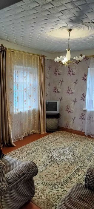 Пропонуємо окремий будинок з усіма комунікаціями та банею