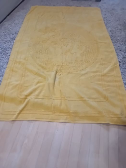 Bardzo duży wytłaczany komfortowy recznik kąpielowy