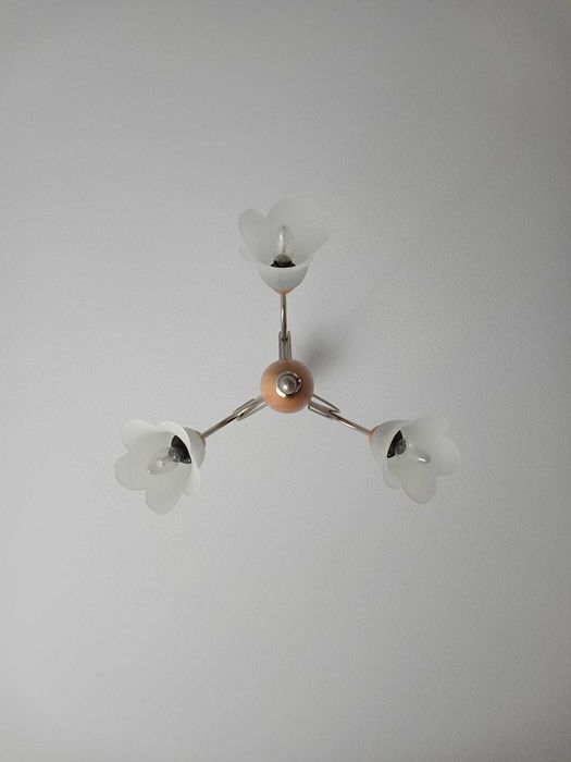 Candeeiro de teto quarto menina