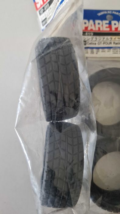 Conjunto de Pneus asfalto Tamiya 1:10