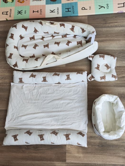 Кокон, матрац для пеленання, подушечка та коробка для речей