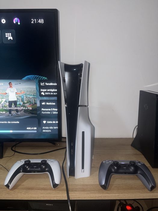 Ps5 com 2 comandos e 2 jogos