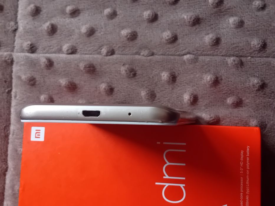 Редмі 5А донор в гарному стані, на запчястини не включаєтця.