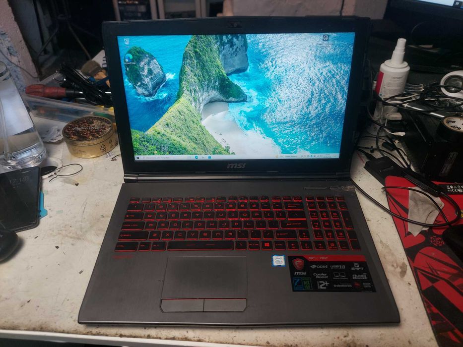 Laptop MSI MS-16 15.6" Full HD / i5-7300HQ / MX150 / 8GB DDR4 / 256GB SSD / 1TB HDD