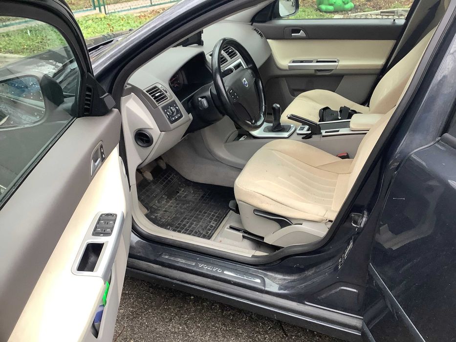 Volvo V50