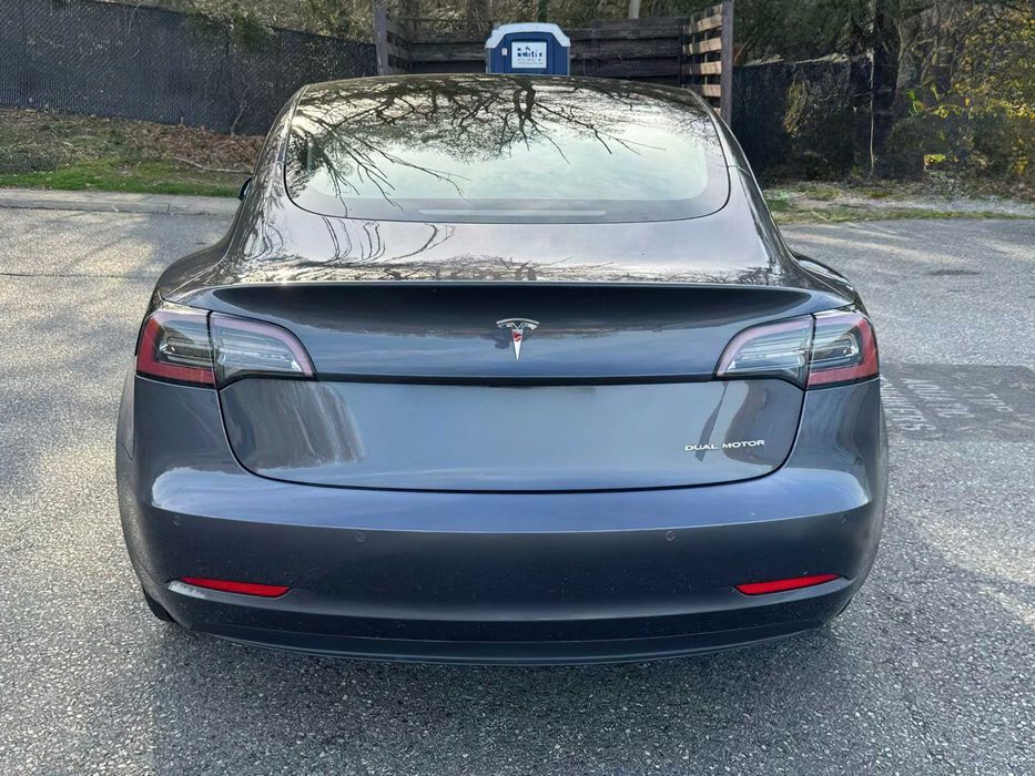 Tesla Model 3 Long Range      2021