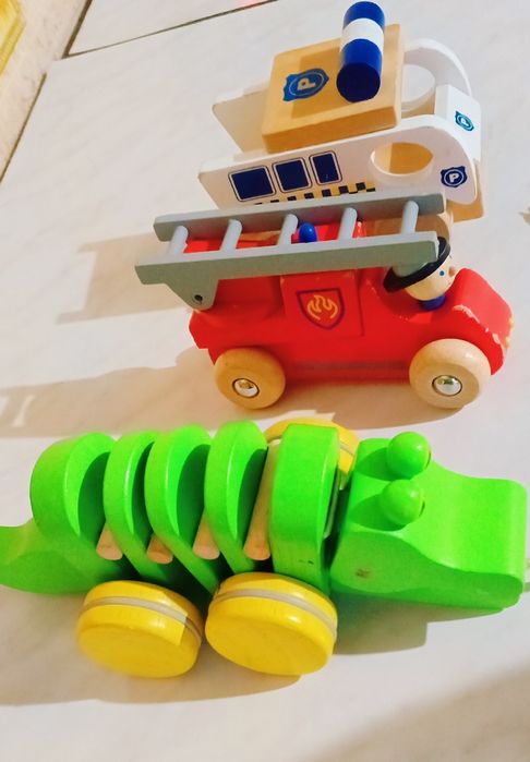 Каталка крокодил PlanToys  і дерев'яні машинки