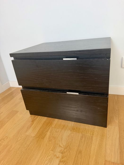 Mesa de cabeceira em madeira