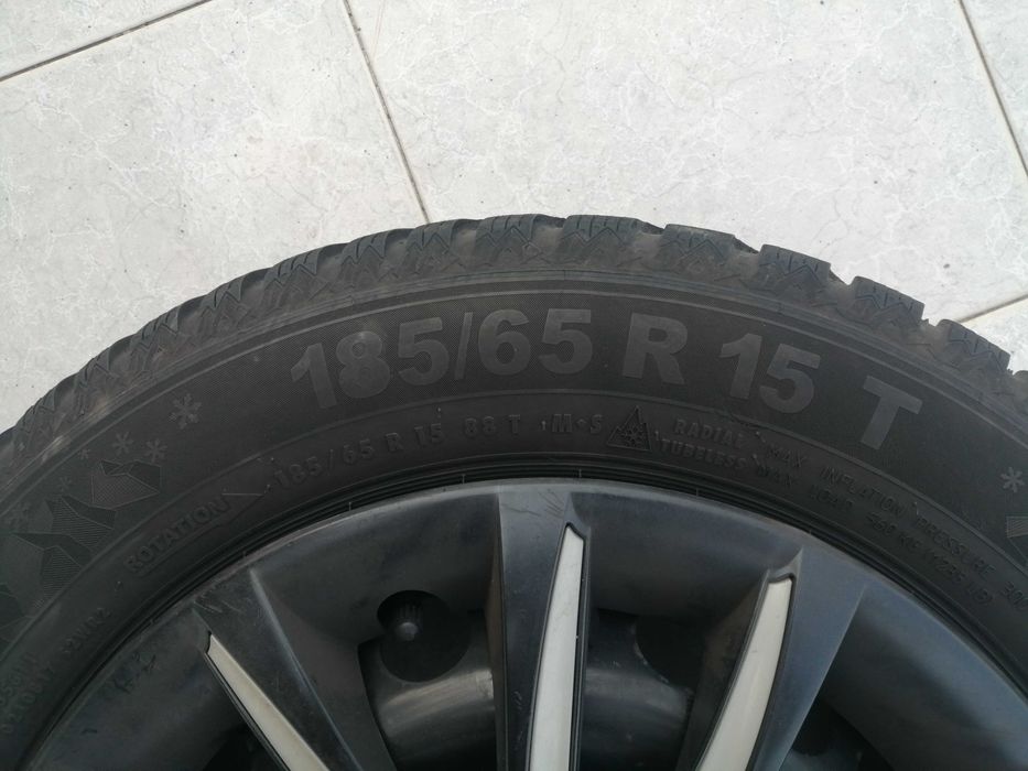 NOVOS - 4 PNEUS 185/65 R15 T   4 JANTES de aço aro 15  com cinco furos