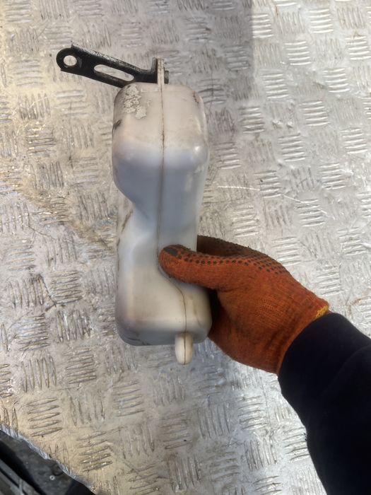 Бачок разширительный Тойота рав4 год 1999 пер поколение toyota rav4