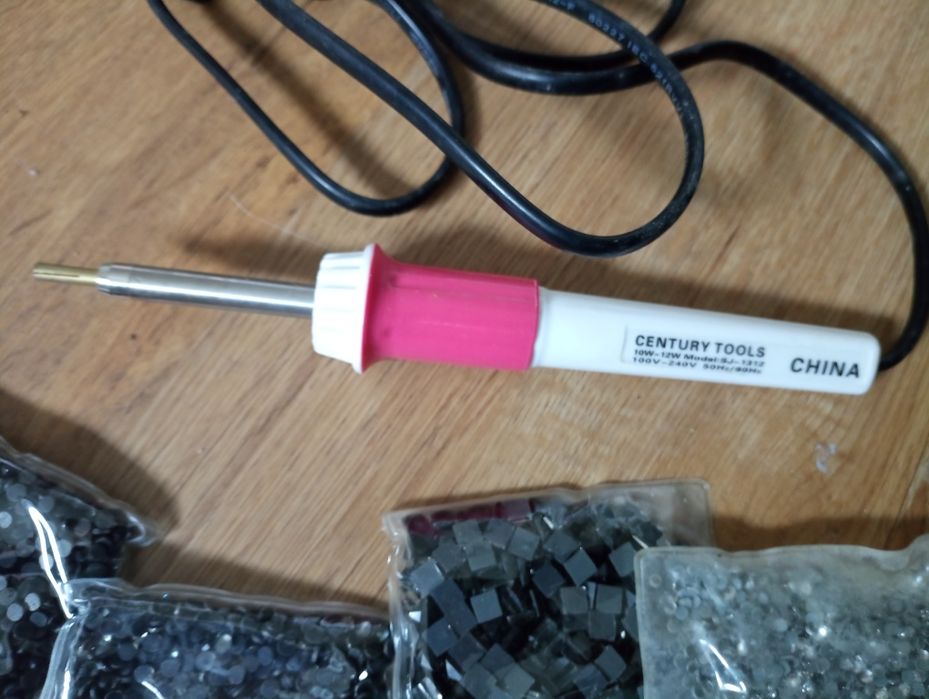 Máquina de aplicar brilhantes