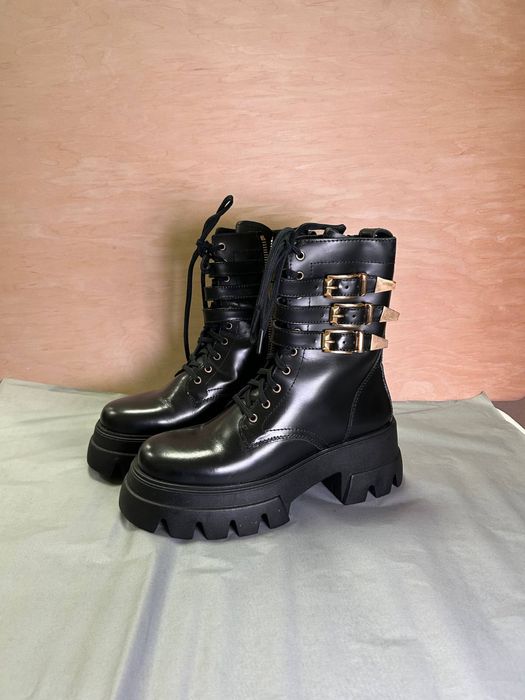 Масивні череви бренду Thusday Boot, натуральні шкіра. US 8.5, 25.5 см