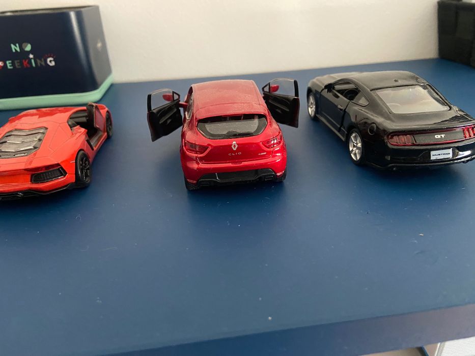 Carrinhos de coleção/ brincar