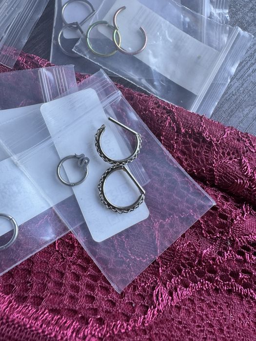 Пірсінг в ніс, губу, соски