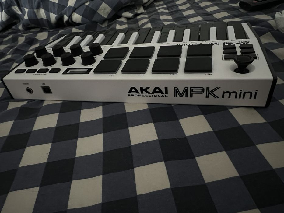 Akai mini (edicao limitada)