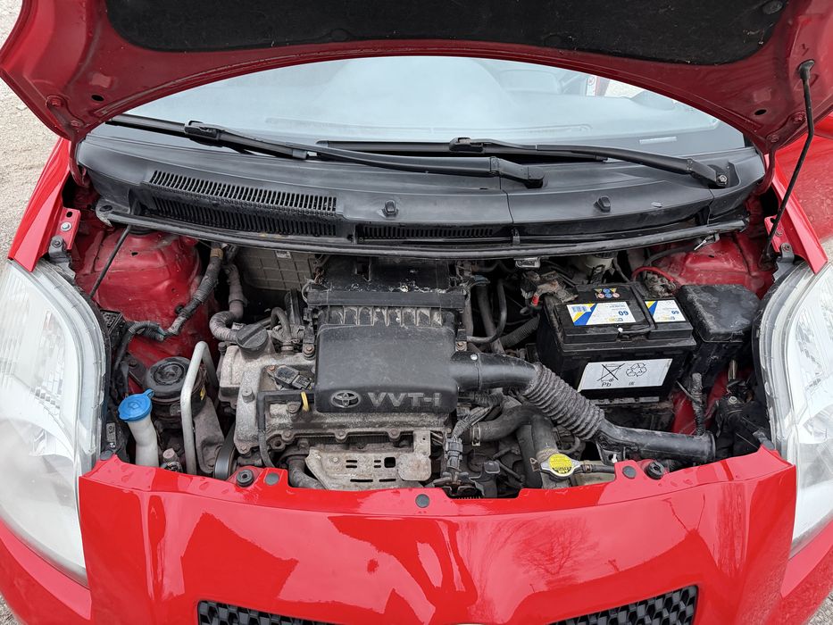 Продам тоета ярис на автомате в отличном состоянии