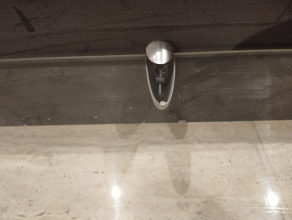 Półka ścienna szklana