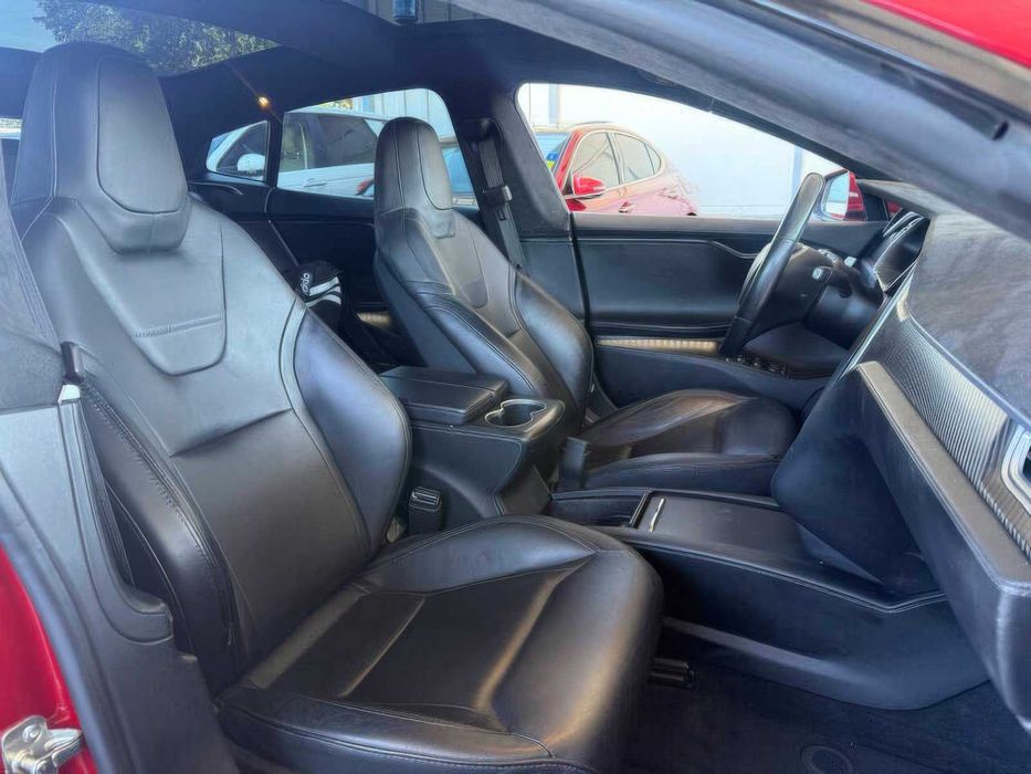 Tesla Model S      2016