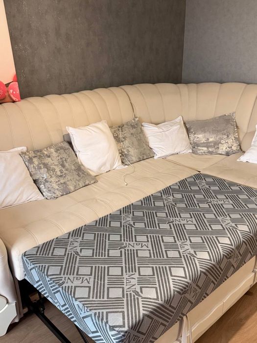 Мягкий уголок диван