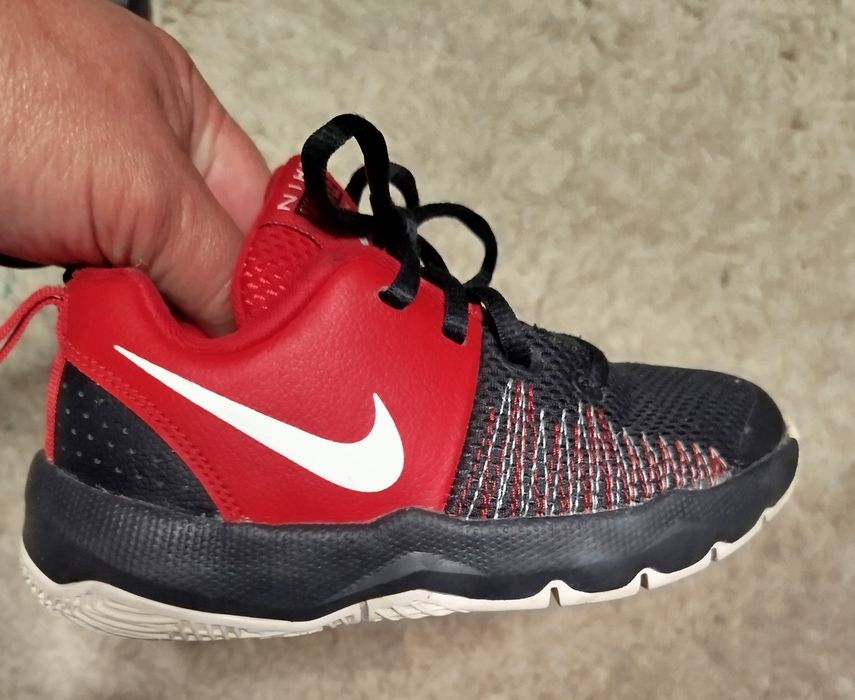 Buty sportowe chłopięce Nike rozmiar 28 stan bardzo dobry