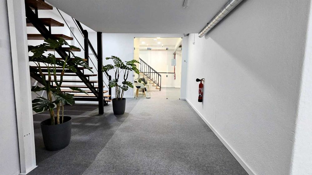 Arrendamento de escritório na Rua Cipriano Dourado, 20 -b