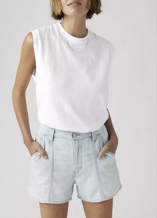 Шорти Levi’s. 29 розмір. На М. Нові.