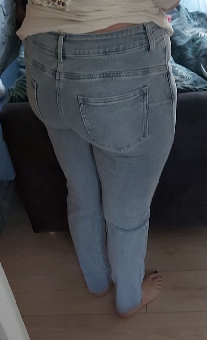 Spodnie damskie jeansowe z motylkami NOWE