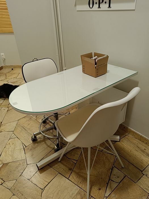 Stolik kosmetyczny manicure