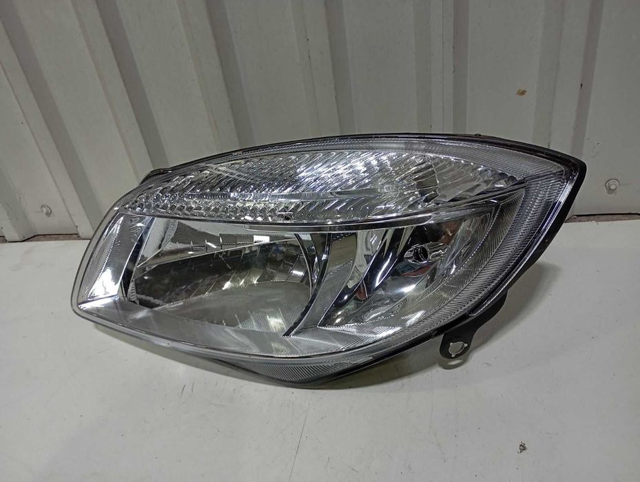 Фара передня ліва Fabia 2  до  10 року  6651114LLDEM